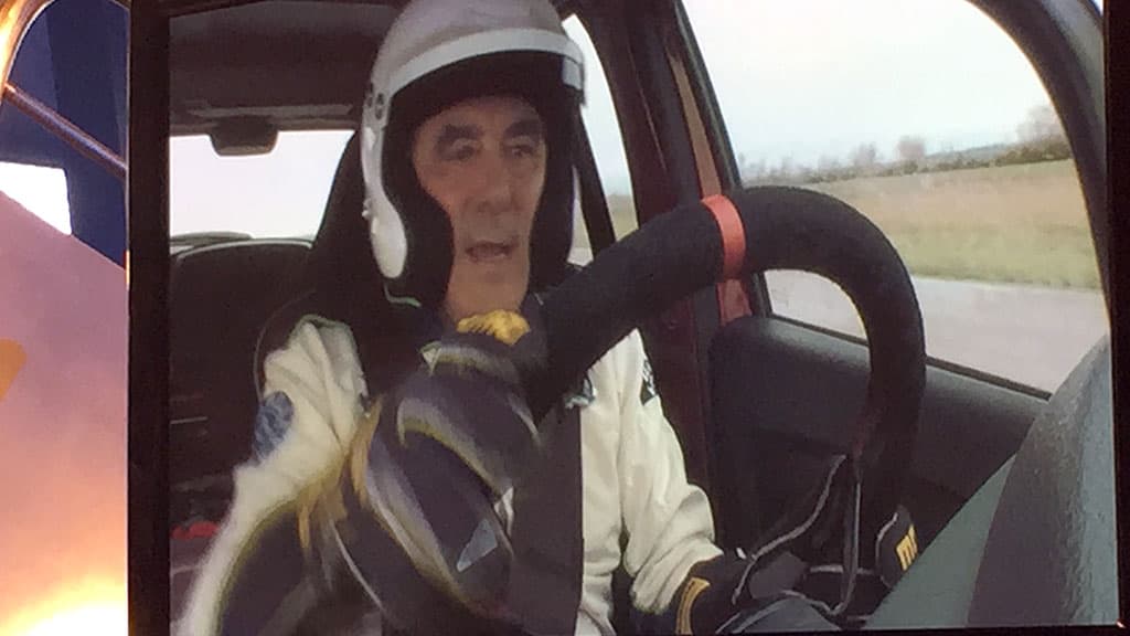François Fillon au volant de sa Dacia Sandero.