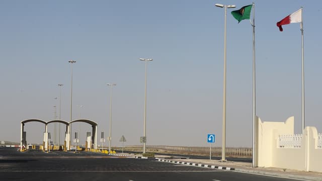 L'unique frontière terrestre entre le Qatar et l'Arabie Saoudite a été fermée. 