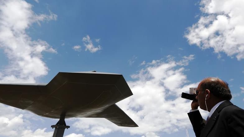 Un concept de drone du britannique BAE Systems. François Hollande a affirmé vendredi sa volonté d'ouvrir une nouvelle étape de l'Europe de la défense pour mutualiser les moyens dans un contexte de restrictions budgétaires, processus qu'il entend nourrir d