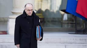 Bernard Cazeneuve annonce la fermeture de trois mosquées.