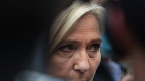 La candidate RN à l'élection présidentielle Marine Le Pen, le 18 avril 2022 à Saint-Pierre-en-Auge, dans le Calvados