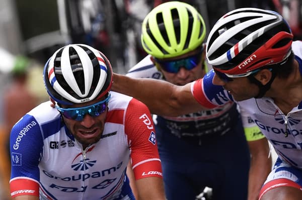 Thibaut Pinot lors de la 19e étape du Tour de France 2019, au moment d'abandonner en raison d'une lésion musculaire à la cuisse