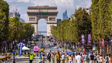 Les Champs-Elysées et l'Arc de Triomphe à Paris, le 2 septembre 2024