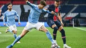 John Stones et Kylian Mbappé