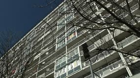 La façade de l'immeuble où vivait le couple cité des 4.000 à La Courneuve, en Seine-Saint-Denis.