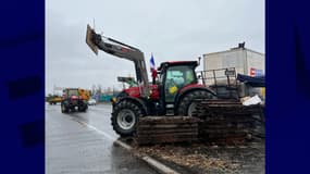 La mobilisation des agriculteurs continue sur la M7.