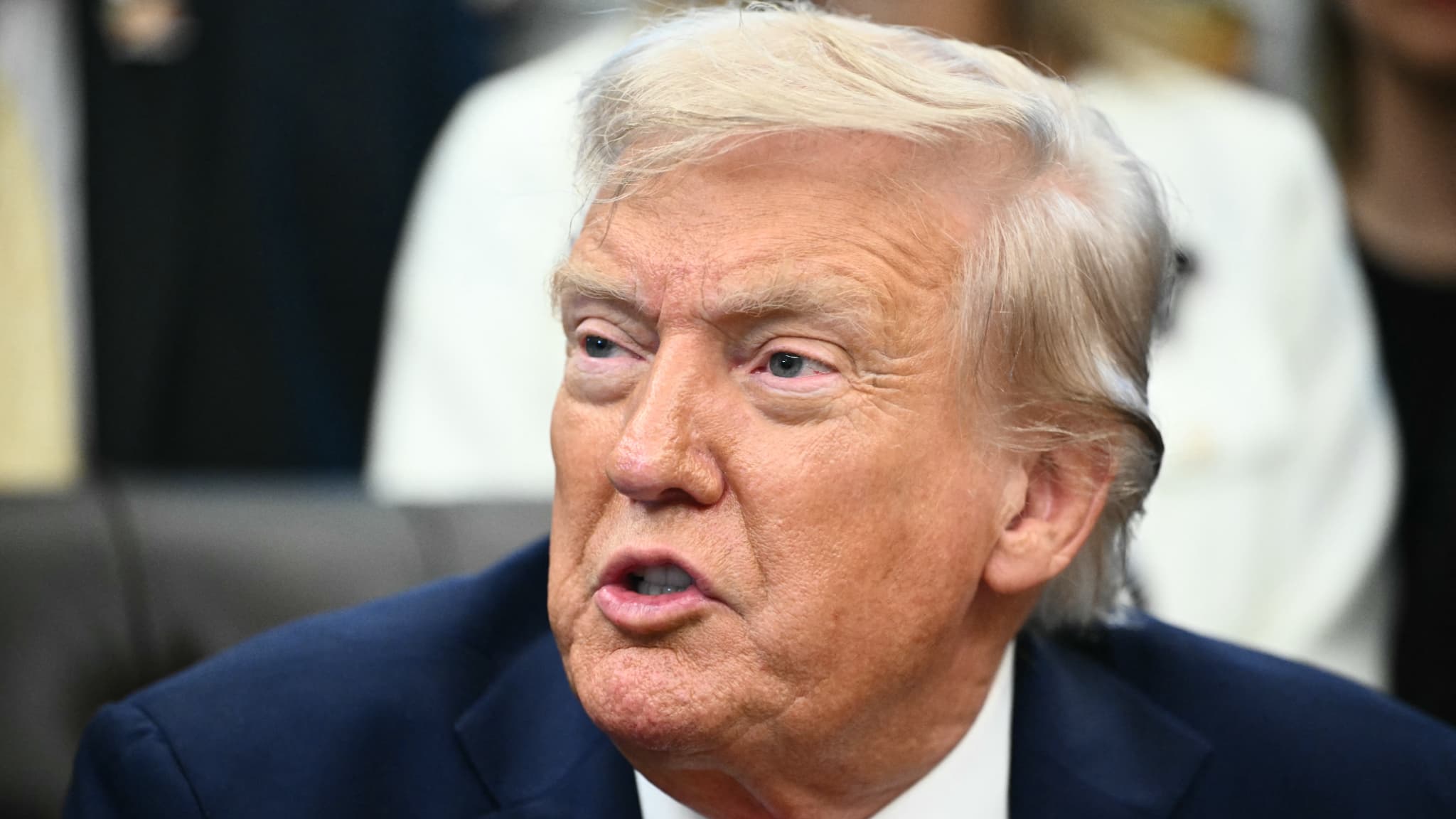 DONALD TRUMP N'EST "PAS CONTENT" MAIS "PAS SURPRIS" DES DERNIÈRES FRAPPES RUSSES SUR KIEV