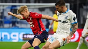 Pierre-Emile Hojbjerg et Hakon Haraldsson lors d'OM-Lille, le 14 décembre 2024 en Ligue 1