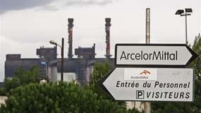 L'un des hauts-fourneaux de l'aciérie ArcelorMittal de Fos-sur-Mer (Bouches-du-Rhône) /Photo d'archives/REUTERS
