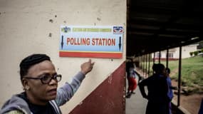 Mise en place le 20 septembre 2018 à Lobamba d'un bureau de vote pour des élections législatives au eSwatini.