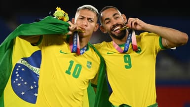 Richarlison et Matheus Cunha, vainqueurs avec le Brésil du tournoi olympique des JO 2021