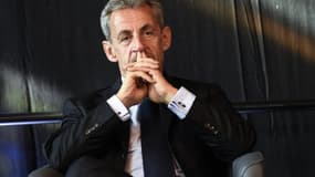 L'ancien président français Nicolas Sarkozy lors de la cérémonie de remise des insignes de Chevalier de la Légion d'honneur à la maire de Calais, à l'hôtel de ville de Calais, le 22 septembre 2021.
