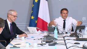 Emmanuel Macron échange en visioconférence avec des artistes, le 6 mai 2020.