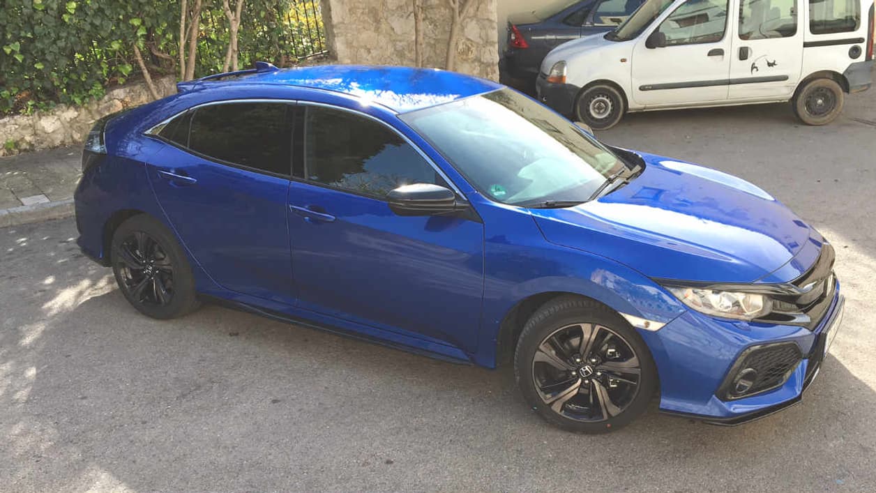 D'une petite citadine de 3,30 mètres dans les années 70, la Civic est passée en 2017 à une berline de 4,51 mètres, à mi-chemin entre le segment des compactes comme la Peugeot 308 et des berlines comme la Peugeot 508. D'une petite citadine de 3,30 mètres dans les années 70, la Civic est passée en 2017 à une berline de 4,51 mètres, à mi-chemin entre le segment des compactes comme la Peugeot 308 et des berlines comme la Peugeot 508.