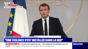 "Si vous voulez travailler, il n'y a qu'à traverser la rue": Emmanuel Macron parle d'une formule qui ne lui a "pas porté chance"