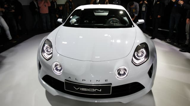 Alpine n'a pas encore dévoilé la version de série de sa berlinette, ni même son nom, mais enregistre déjà les commandes, via une application avec 2000 euros d'accompte.