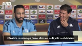 Rami chante Johnny Hallyday en pleine conf' en hommage au chanteur décédé