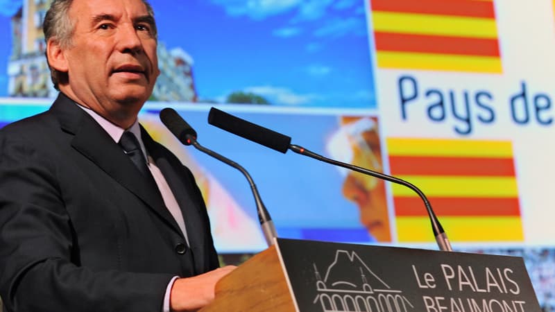 François Bayrou estime la démission de Jean-Pierre Jouyet "inéluctable"