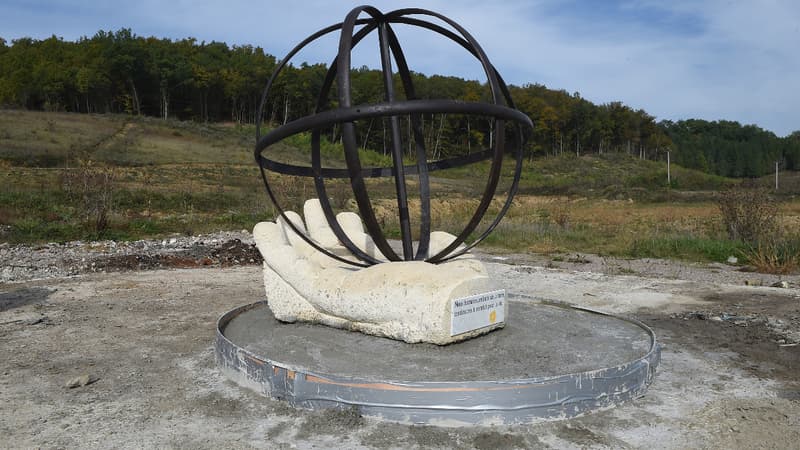 Le monument en hommage à Rémi Fraisse