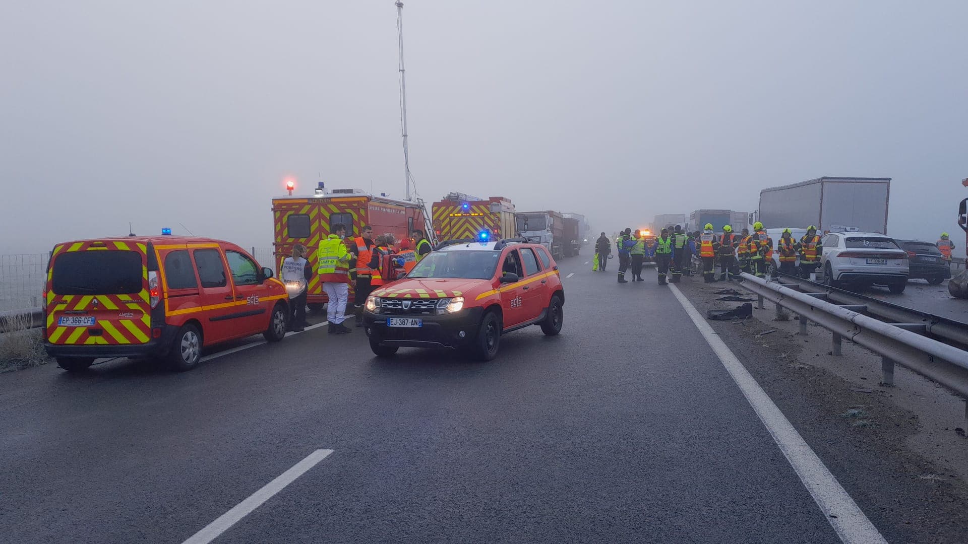 Loire: un accident implique 23 véhicules sur l'A72, au moins un mort - BFMTV