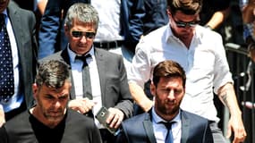 Lionel Messi suivi de son père Jorge Messi
