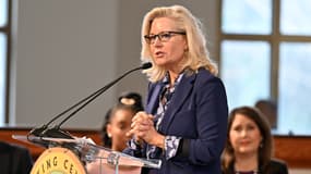 L'ancienne représentante du Wyoming Liz Cheney s'exprime sur scène lors de la cérémonie de commémoration de la communauté bien-aimée Martin Luther King Jr. à l'église baptiste Ebenezer, le 15 janvier 2024 à Atlanta.