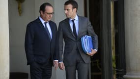 François Hollande et Emmanuel Macron sur le perron de l'Elysée, le 31 juillet 2015