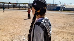 La Française Emilie Konig marche dans le camp Al-Roj, dans le nord-est de la Syrie, le 28 mars 2021. (Photo d'illustration)