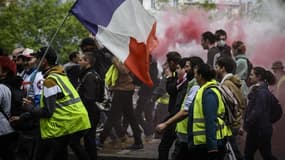 Des gilets jaunes en pleine manifestation le 11 mai 2019 à Lyon.