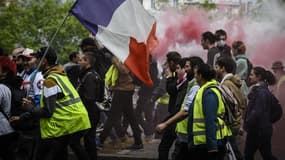 Des gilets jaunes en pleine manifestation le 11 mai 2019 à Lyon.