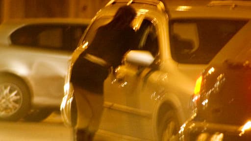 La proposition de loi prévoit notamment la création d'une amende de 1.500 euros sanctionnant le recours à la prostitution