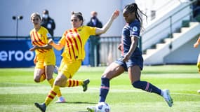 Marie-Antoinette Katoto face à Andrea Pereira, au Camp des Loges le 25 avril 2021