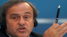 Michel Platini estime que l'arbitrage vidéo coûtera 50 millions d'euros sur cinq ans à l'UEFA.