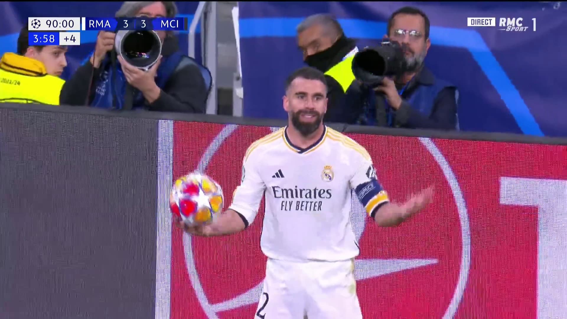 L'incompréhension de Dani Carvajal au coup de sifflet de l'arbitre français François Letexier lors de Real Madrid-Manchester City (3-3, Ligue des champions), le 9 avril 2024