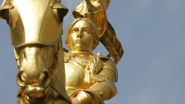 La statue de Jeanne-d'Arc , à Paris.