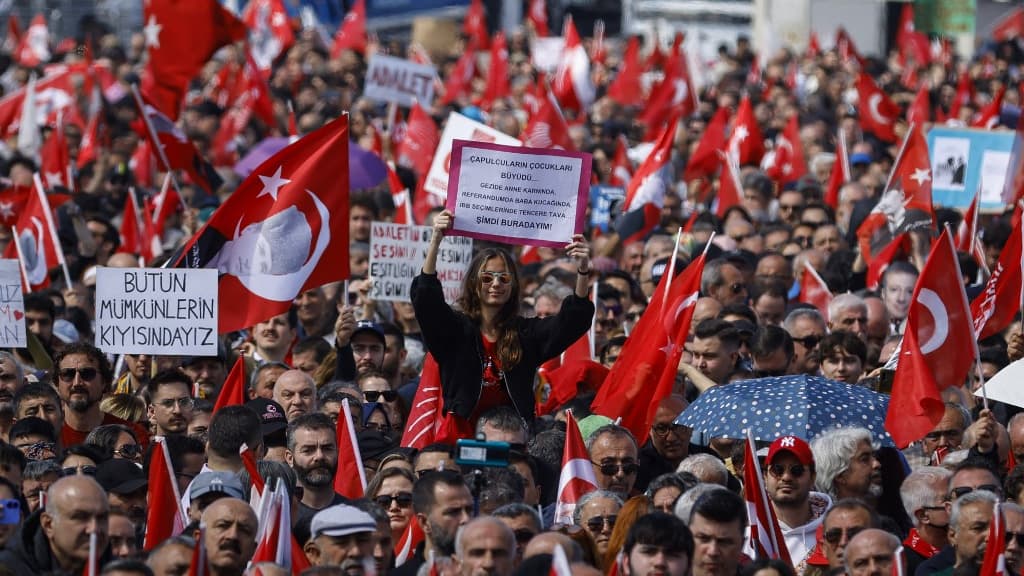 LA JUSTICE TURQUE REPORTE AU MOIS D’OCTOBRE LE PROCÈS DU PARTI D’OPPOSITION CHP ACCUSÉ DE "FRAUDE"