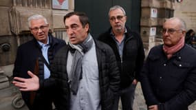 "On va prendre le jeu du ministre au mot: trois jours de carence, trois jours de grève", a lancé Christian Grolier, secrétaire général de l'UIAFP-FO, qui veut travailler avec l'intersyndicale "la plus large possible".