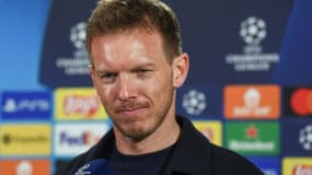 L'entraîneur du Bayern Munich Julian Nagelsmann répond aux journalistes après la défaite, 1-0 sur la pelouse de Villareal, lors du quart de finale aller de la Ligue des Champions, le 6 avril 2022