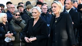 Marine Le Pen et Marie-Caroline Le Pen, sur le chemin de l'église Saint-Joseph à la Trinité-sur-Mer (Morbihan) pour assister aux obsèques de Jean-Marie Le Pen, le samedi 11 janvier 2025 (image d'illustration)
