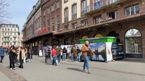 La place Kléber à Strasbourg en mars 2025. L'ancienne brasserie Kohler-Rehm subit des travaux pour accueillir l'été prochain une nouvelle activité.
