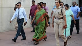 Nirmala Sitharaman, ministre indienne de la défense en visite à paris, réplique à l'opposition indienne qui accuse le gouvernement de Narendra Modi d'avoir favorisé le conglomérat privé Reliance Group dirigé par le magnat Anil Ambani