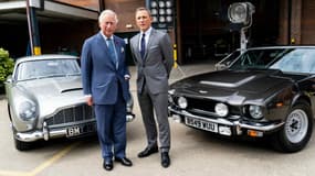 Le Prince Charles et Daniel Craig sur le tournage du prochain James Bond, avec les Aston Martin DB5 et V8 Volante.