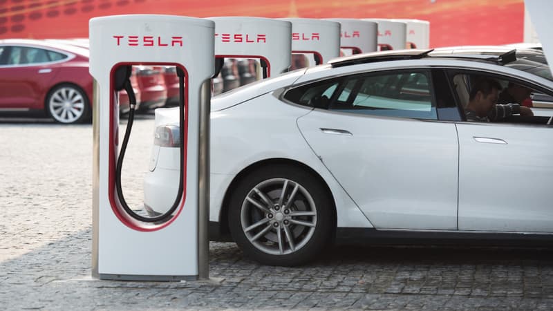 Les futurs acquéreurs de Tesla devront s’acquitter d’une contribution lorsqu’ils rechargeront leur véhicule à partir d'une borne superchargeur. 
