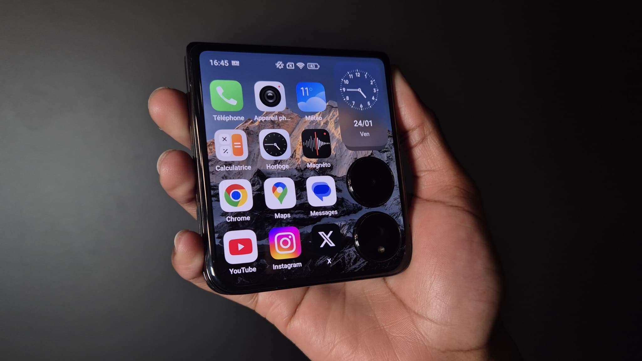 L'écran externe du Xiaomi Mix Flip est pratique à utiliser.
