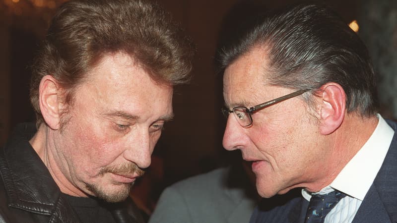 Johnny Hallyday et son producteur Jean-Claude Camus, à l'Elysée le 16 novembre 1999. 