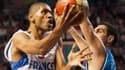 "Ils sont favoris mais ils sont fébriles" affirme Nicolas Batum au sujet des Espagnols, leurs adversaires en quarts de finale de l'Euro