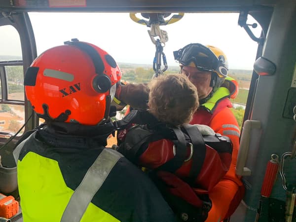 Une dame secourue par hélicoptère dans l'Hérault, ce mercredi. Une dame secourue par hélicoptère dans l'Hérault, ce mercredi.