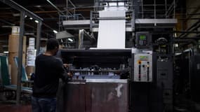 En quelques jours, les imprimeurs doivent produire le matériel électoral pour plusieurs milliers de candidats. Un défi industriel et démocratique.