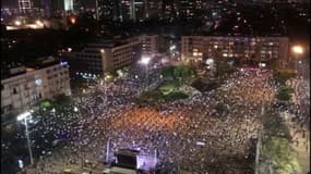À Tel-Aviv, près de 2000 Israéliens manifestent en tentant de respecter les mesures de distanciation