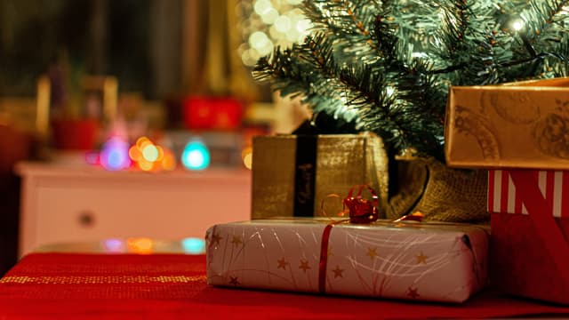 Des millions de Français prêts à revendre leurs cadeaux de Noël